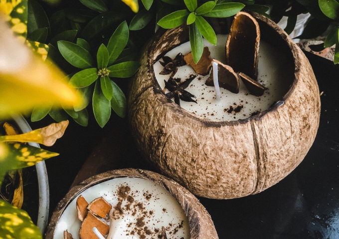 Một sản phẩm nến thơm được tận dụng gáo dừa từ Bến Tre làm lọ nến vô cùng sáng tạo DUY TÂN