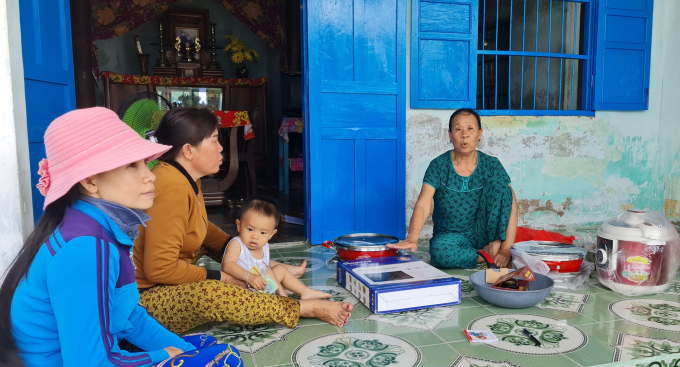 Người dân trình bày việc bị lừa THIỆN NHÂN