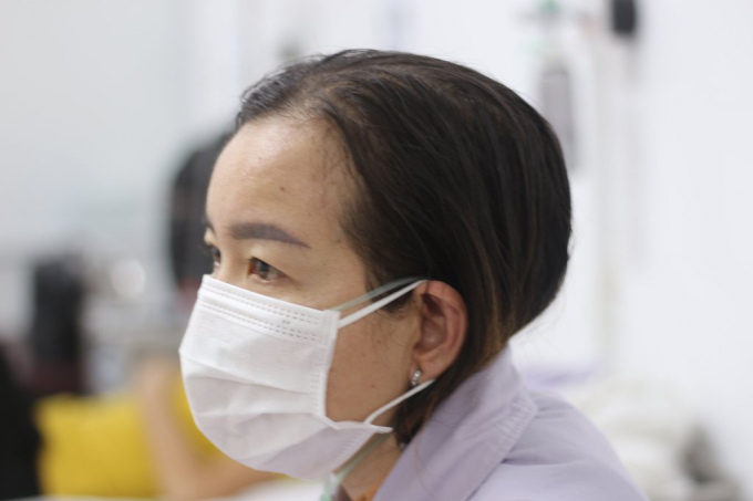 Bà Lê Thị Hạnh điều trị hậu Covid-19 tại Bệnh viện Quân y 175 (Bộ Quốc phòng). Ảnh: Bích Huệ.