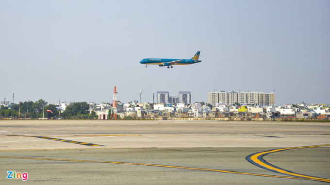 Chuyến bay mang số hiệu VN-A398 hạ cánh trên đường băng 25R hồi đầu năm 2021. Ảnh: Quỳnh Danh