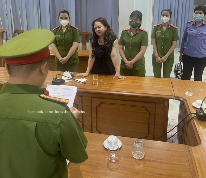 Bị can Nguyễn Phương Hằng tại cơ quan công an.