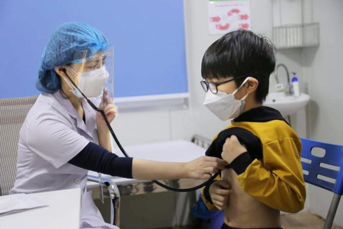 Trẻ khám hậu COVID-19 tại Bệnh viện Đa khoa Đức Giang, Hà Nội - Ảnh: Thu Trang