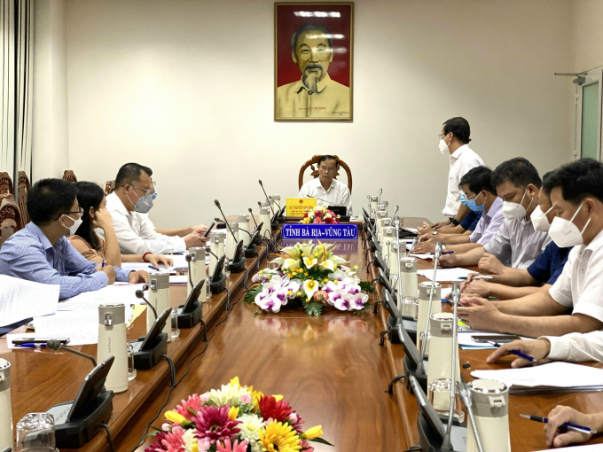 Ông Nguyễn Văn Thọ, Chủ tịch UBND tỉnh chủ trì cuộc họp nghe báo cáo tình hình phân lô tách thửa trên đất nông nghiệp tối 25/3.