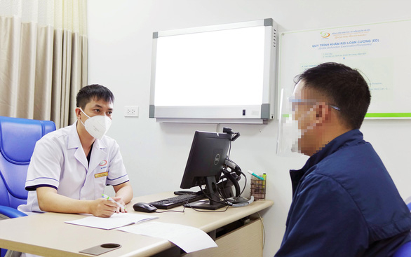 Một nam bệnh nhân thăm khám tại chuyên khoa nam học Bệnh viện Nam học và hiếm muộn Hà Nội - Ảnh: Bệnh viện cung cấp