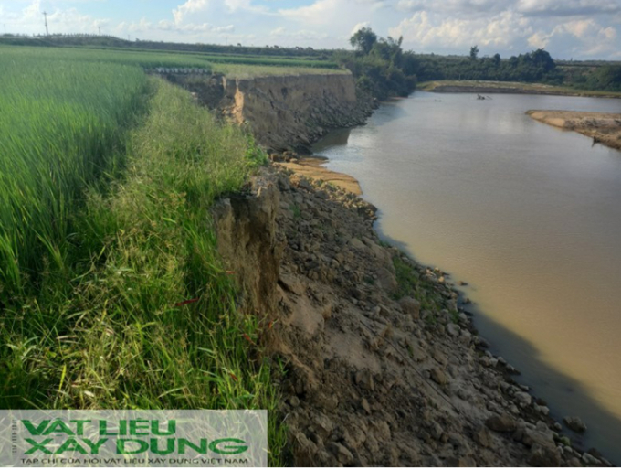 Sạt lở nghiêm trọng hai bên bờ sông Krông Pắk