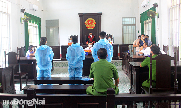 Quang cảnh phiên tòa xét xử