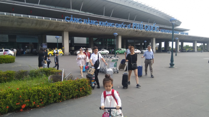 Cảng Hàng không quốc tế Phú Quốc, nơi nhiều doanh nghiệp phàn nàn giá dịch vụ dừng đổ ôtô để đón, trả hành khách