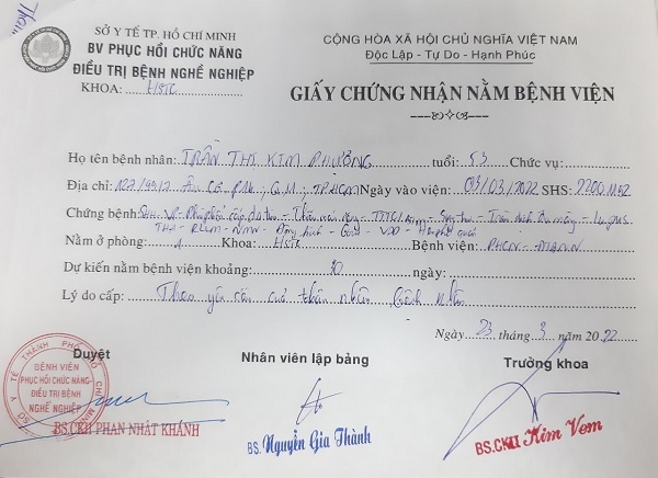 Cô Trần Thị Kim Phượng mắc đa bệnh lý, đang được điều trị tích cực tại Bệnh viện Phục hồi chức năng – Điều trị bệnh nghề nghiệp.