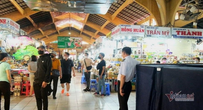 Nhiều sạp kinh doanh tại chợ Bến Thành vẫn trong tình trạng đóng cửa