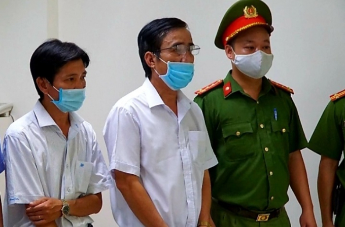 Ông Nhiêu Phước Khánh và Đoàn Văn Hoài là 2 cán bộ quỹ đất TP Huế bị bắt tạm giam. Ảnh: H.N.