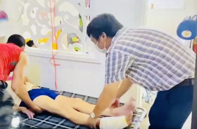 Ông C. trong một lần chữa tai biến cho bệnh nhân NGƯỜI NHÀ BỆNH NHÂN CUNG CẤP
