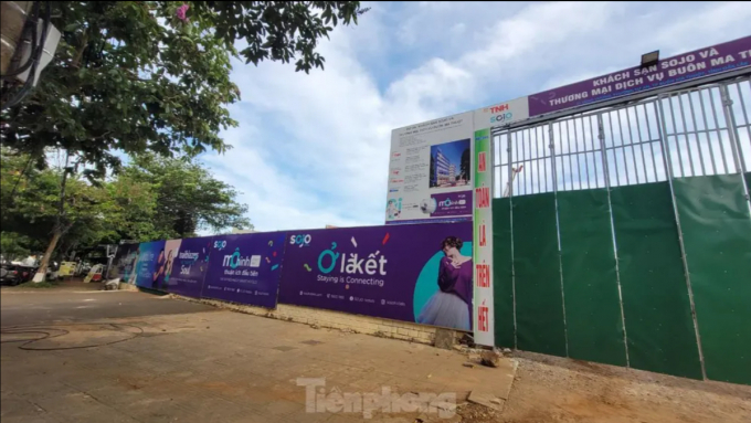 Chủ đầu tư đã tiến hành vây kín khu đất trụ sở Sở Xây dựng Đắk Lắk ở đường Hùng Vương để thi công dự án