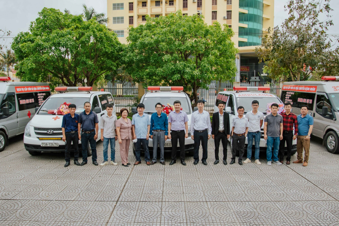 Đội xe cấp cứu từ thiện cũng đã được thành lập thông qua buổi lễ với 4 phương tiện chuyên dụng. BÁ CƯỜNG