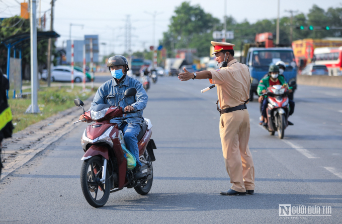 Cụ thể, trên đường bộ sẽ triệt để áp dụng công nghệ thông tin trong công tác tuần tra, kiểm soát giao thông để phát hiện, xử lý vi phạm. Tăng cường tuần tra kiểm soát, xử lý nghiêm các hành vi vi phạm trật tự an toàn giao thông, ùn tắc giao thông như vi phạm về nồng độ cồn, ma túy, chở hàng quá tải trọng, quá khổ, chạy quá tốc độ.