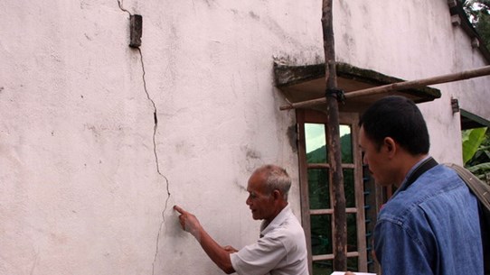 Đã từng xảy ra động đất gây nứt tường nhà dân ở Nam Trà My, Quảng Nam