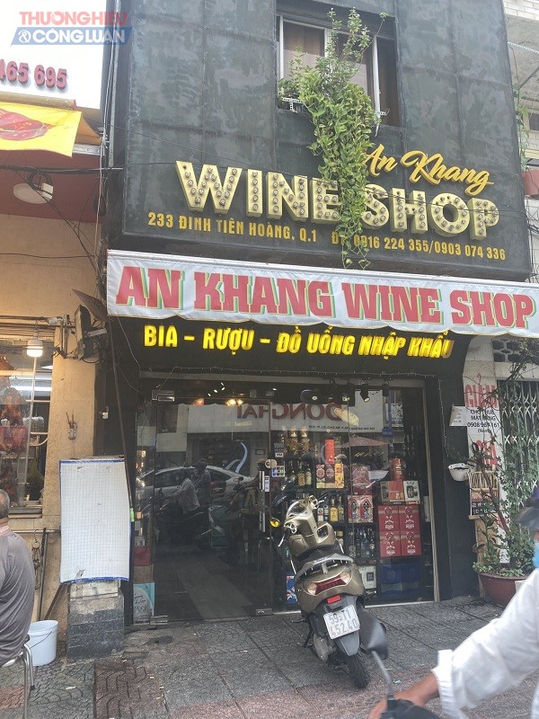 Cửa hàng kinh doanh bia – rượu – đồ uống nhập khẩu Wine Shop, địa chỉ: 233 Đinh Tiên Hoàng, quận 1. Ảnh Thuận Yến - Nguyễn Trung.