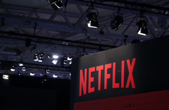 Netflix triển khai thu phí các tài khoản chia sẻ mật khẩu với nhiều người trên toàn thế giới. Ảnh: Getty Images.