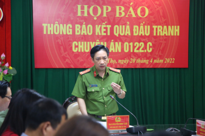 Đại tá Nguyễn Minh Tuấn, Phó Giám đốc, Thủ trưởng Cơ quan CSĐT Công an tỉnh Phú Thọ chủ trì cuộc họp báo.