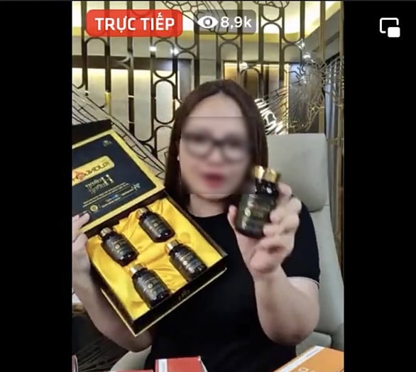 Bà Hoàng Hường quảng cáo
