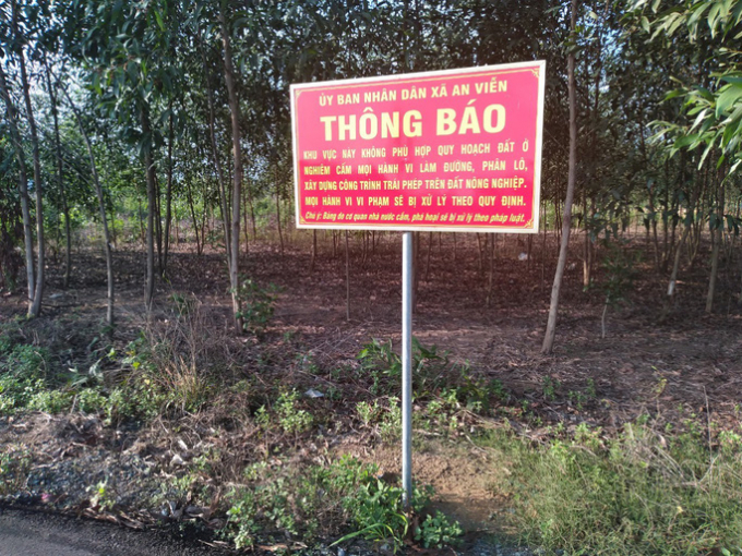 UBND xã An Viễn cắm bảng thông báo cấm phân lô, bán nền trái phép trên đất nông nghiệp