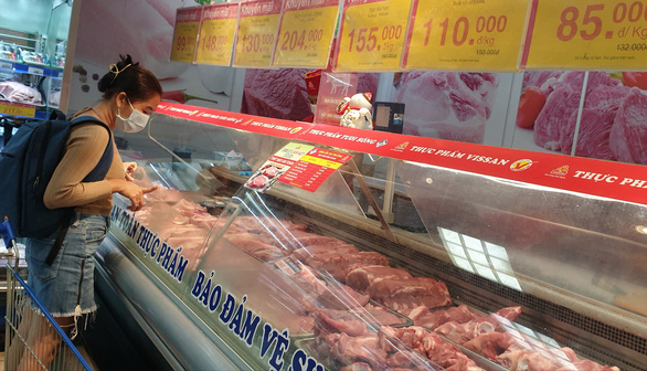 Nhiều đơn vị cung cấp mặt hàng tươi sống, đặc biệt là thịt cho biết nguồn cung hàng hóa dồi dào nên đảm bảo giá bán ổn định vào dịp lễ 30-4 - Ảnh: N.TRÍ