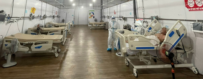 Phòng bệnh 10 giường, chỉ có 1 bệnh nhân nằm (ảnh chụp tại BVDC đa tầng Tân Bình chiều 24.4) DUY TÍNH