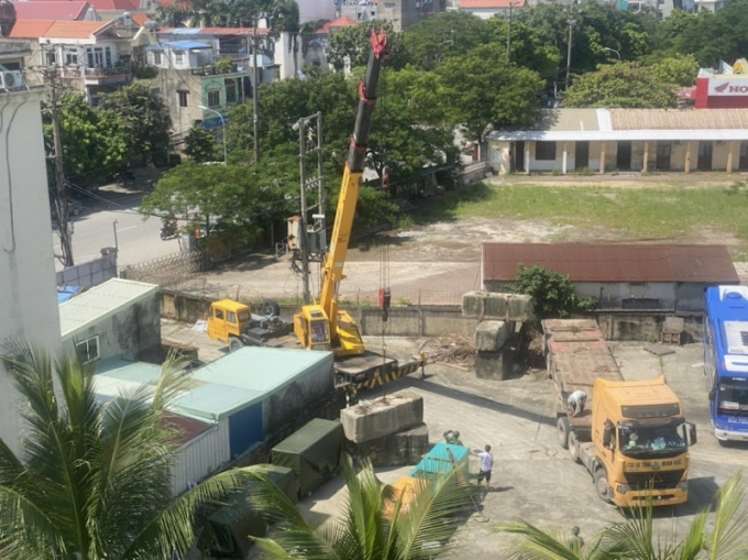 Bến xe Thượng Lý bị nhóm người