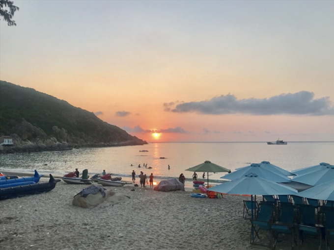 Đảo Bình Ba nằm trong vịnh Cam Ranh, cách TP.Nha Trang khoảng 60 km về phía Nam.