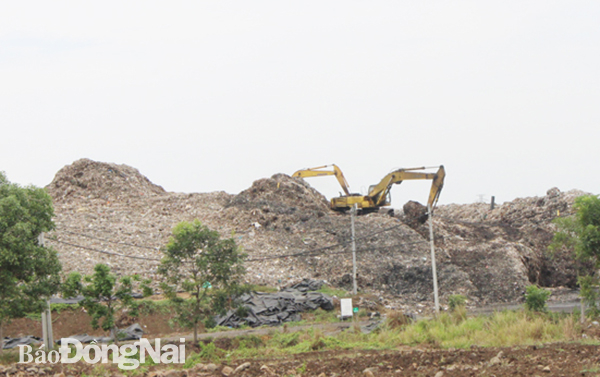 Bãi chôn lấp chất thải tại Khu xử lý chất thải xã Bàu Cạn không đảm bảo điều kiện môi trường
