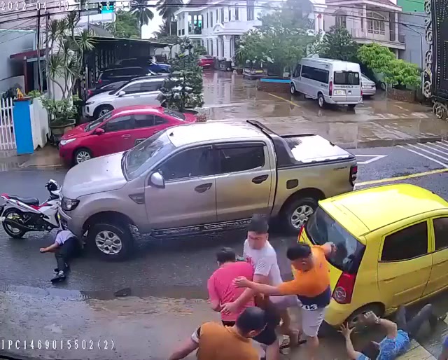 Hình ảnh vụ hỗn chiến CẮT TỪ CLIP