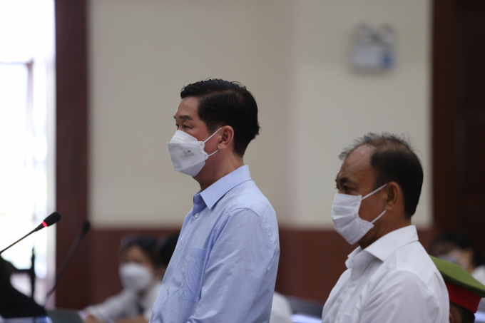 Bị cáo Trần Vĩnh Tuyến (bìa trái) và Lê Tấn Hùng tại phiên tòa phúc thẩm PHAN THƯƠNG