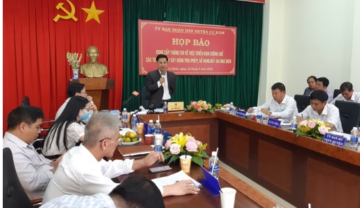 UBND huyện Cư Kuin tổ chức họp báo cung cấp thông tin về cưỡng chế 64 công trình