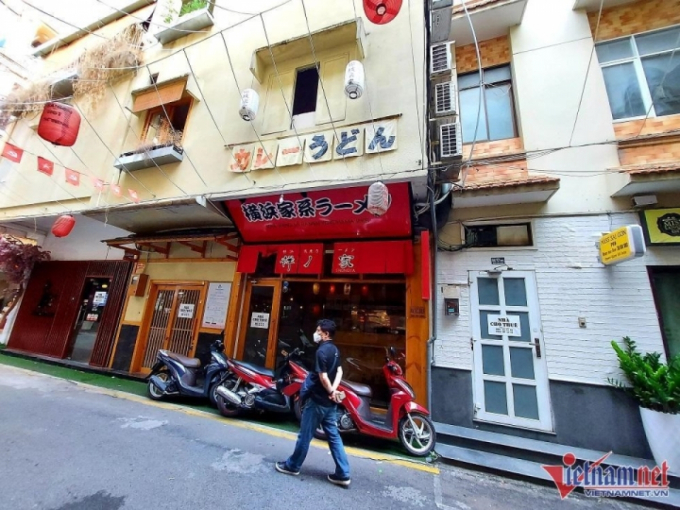 Nhà hàng trên phố Nhật trả mặt bằng do kinh doanh thua lỗ (ảnh: Trần Chung)