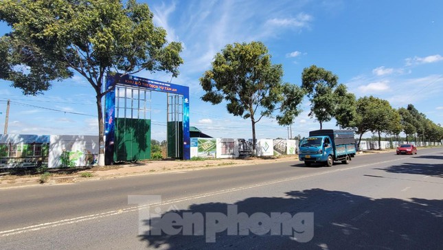 Cty VN Đà Thành dựng rào chắn tại vị trí thực hiện dự án, nhưng chưa được UBND tỉnh Đắk Lắk giao đất.