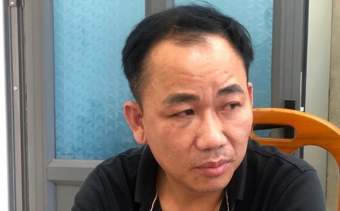 Tài xế Phạm Văn Nam (43 tuổi, trú H.Kim Sơn, Ninh Bình; tạm trú ở Q. 12, TP.HCM) tại cơ quan công an. (Ảnh: Dân Việt)