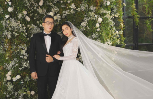 Sau đám cưới rình rang, Hà Thanh Xuân và doanh nhân Thắng Ngô trở thành tâm điểm chỉ trích của cộng đồng mạng NVCC