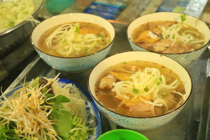 Tô bún bò Giáo Toàn có giá từ 40.000 đồng - 50.000 đồng CAO AN BIÊN