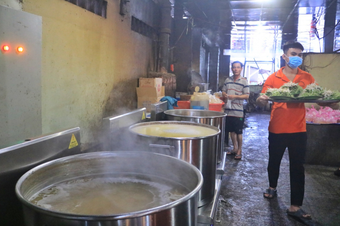 Mỗi ngày quán bán 4 - 5 nồi nước lèo, mỗi nồi 120 lít CAO AN BIÊN