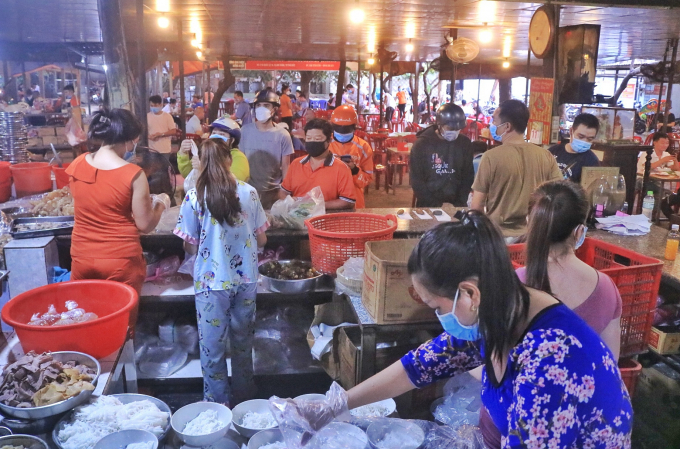 Dù không phải giờ cao điểm nhưng đông đúc khách tới ăn CAO AN BIÊN