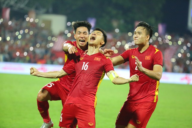 U23 Việt Nam giành vé vào Bán kết SEA Games 31 với sự toả sáng của 3 cầu thủ trên 23 tuổi. (ảnh Trọng Tài)
