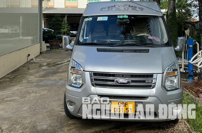 Công an TP Phú Quốc đã lập biên bản lỗi dừng đỗ xe sai quy định của tài xế Sơn với mức 1,5 triệu đồng, tước giấy phép lái xe 2 tháng.