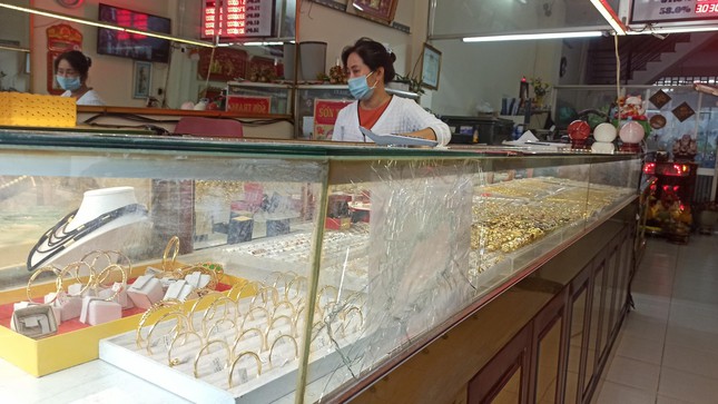 Đối tượng Nguyễn Viết Cường tại cơ quan công an. Ảnh: Công an TPHCM