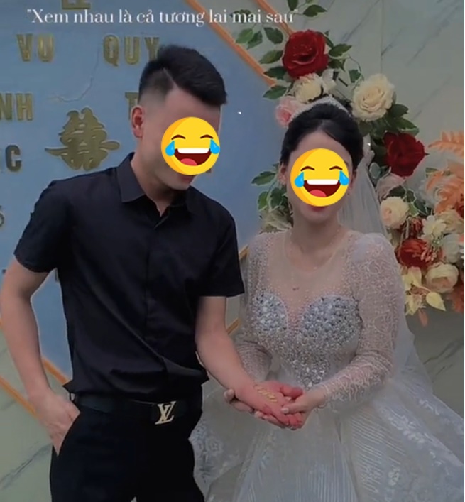 6 chiếc nhẫn tượng trưng cho 6 năm yêu nhau.