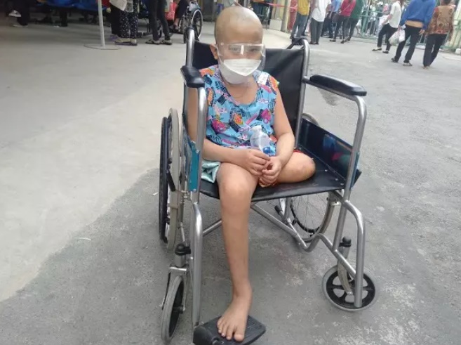 Nhật Quang đã bị cắt cụt chân trái gần 8 tháng nay vì căn bệnh ung thư.