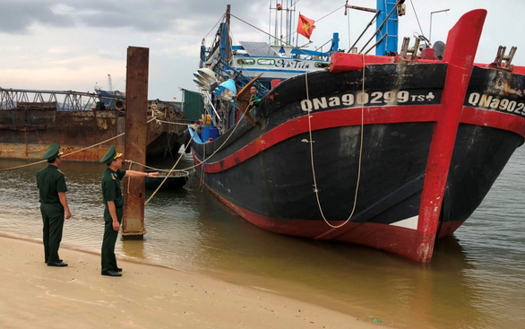Tàu cá QNa-90299TS của ông Tăng đã về neo tại khu vực quản lý của đồn biên phòng Phó Hội - Ảnh: QUỐC NAM