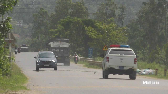 Lực lượng CSGT Công an tỉnh Quảng Nam tích cực tuần tra xử lý phương tiện vi phạm. Tuy nhiên, các tài xế cũng giở đủ trò như núp vào cây xăng, chạy đêm... để tránh bị xử phạt.