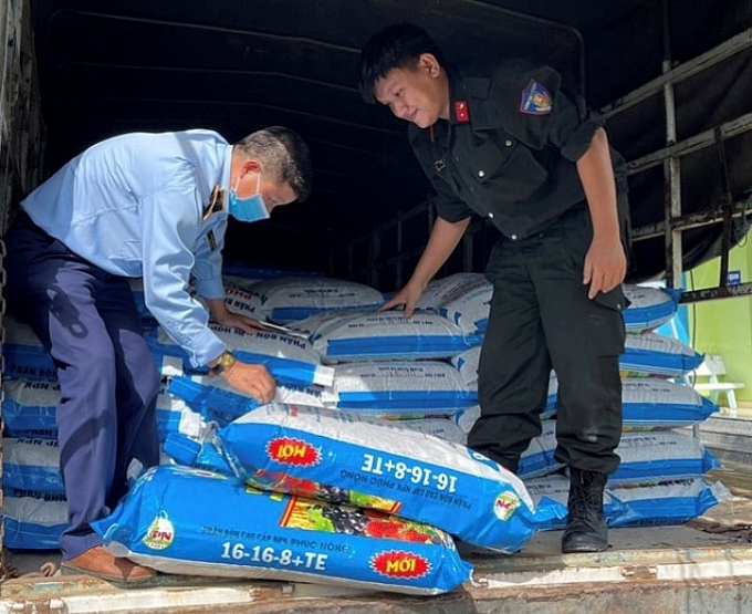 Phân bón giả bị cơ quan chức năng An Giang bắt giữ.