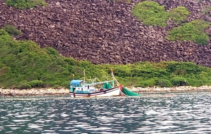 Nhiều người lo lắng hệ sinh thái biển ở Khu Bảo tồn biển Hòn Mun bị hủy hoại do sự tác động tiêu cực từ đánh bắt thủy sản trái phép.
