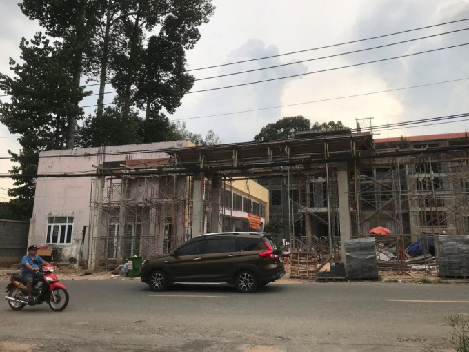Công trình thi công ngổn ngang tại trụ sở UBND phường Long Bình Tân