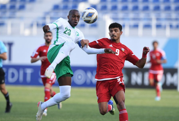 Đội trưởng của U23 Saudi Arabia Saud Abdulhamid (áo trắng) phải ngồi ngoài ở trận gặp U23 Việt Nam - Ảnh: AFC